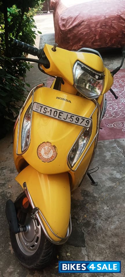 Yellow Honda Activa i