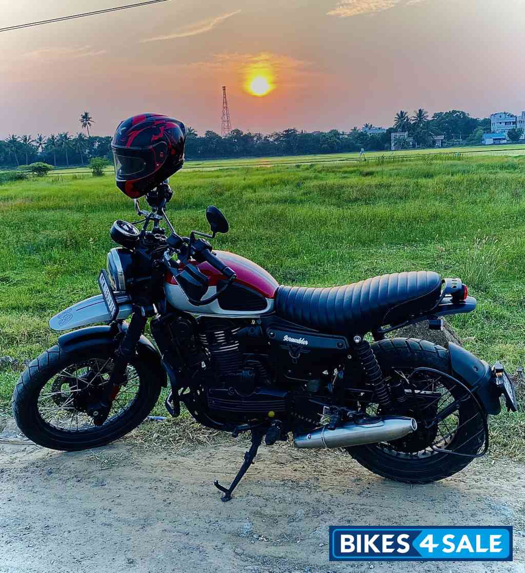 Yezdi Scrambler Dual Tone