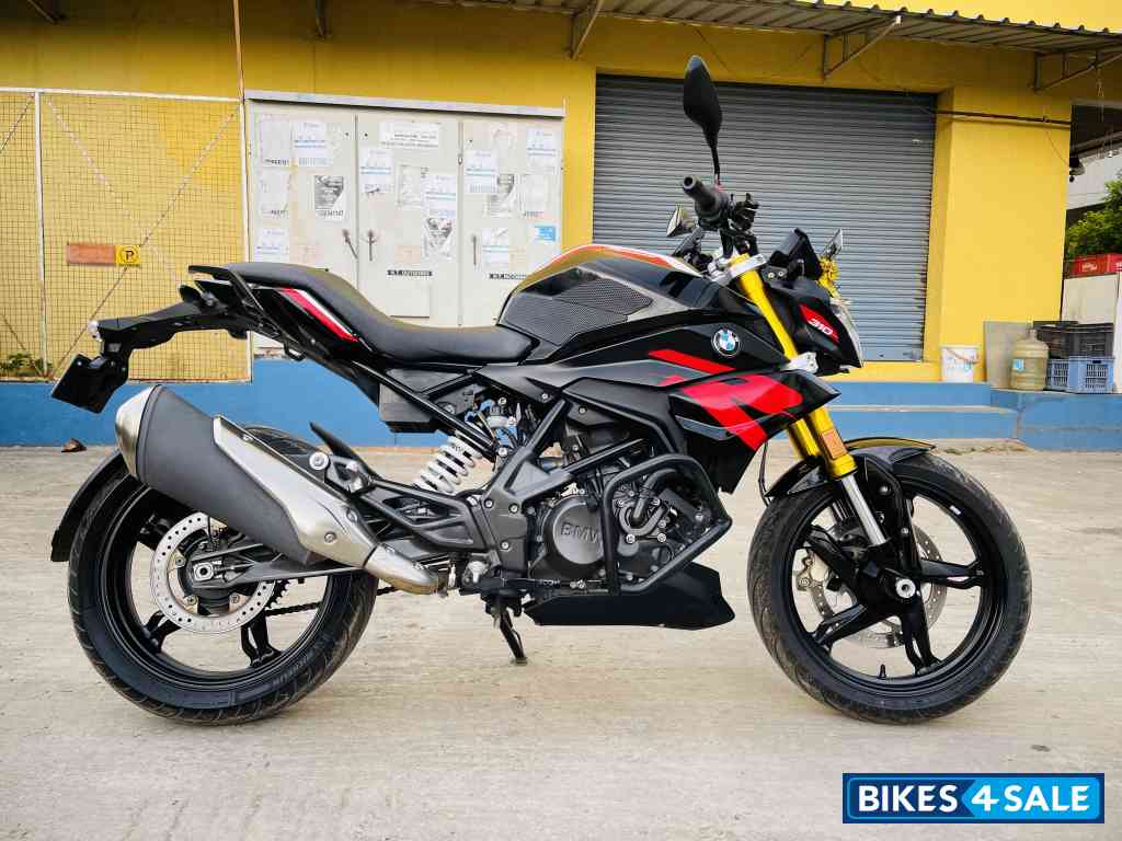 Black BMW G 310 R