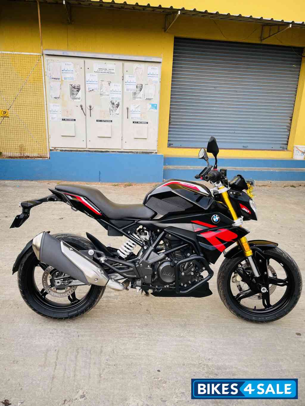 Black BMW G 310 R