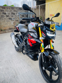 Black BMW G 310 R