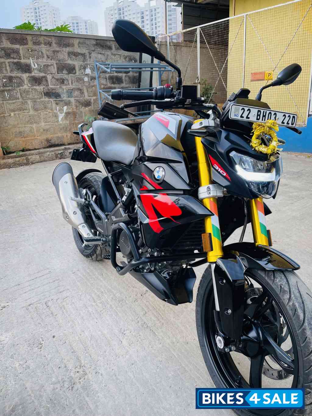 Black BMW G 310 R