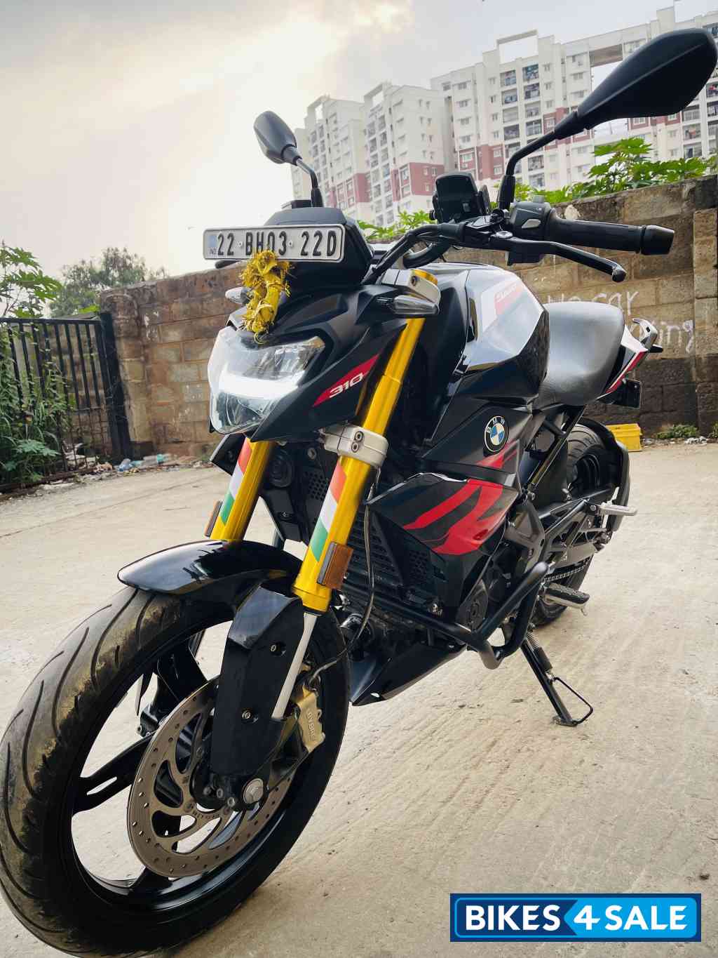 Black BMW G 310 R