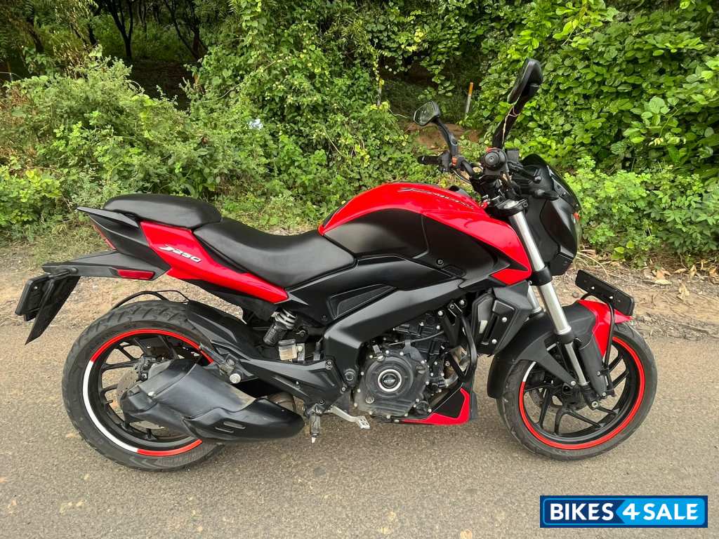 Canyon Red Bajaj Dominar 250