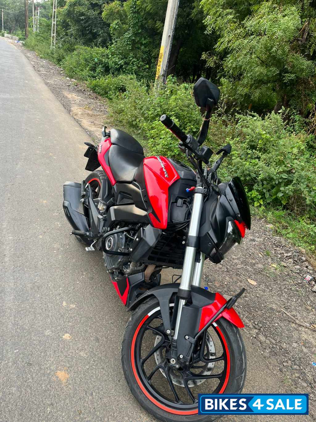 Canyon Red Bajaj Dominar 250
