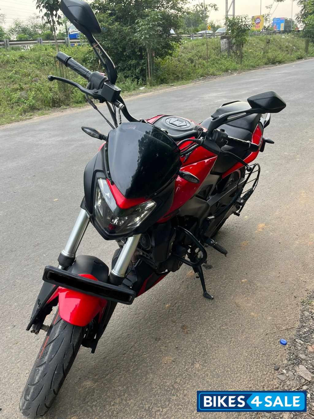Canyon Red Bajaj Dominar 250