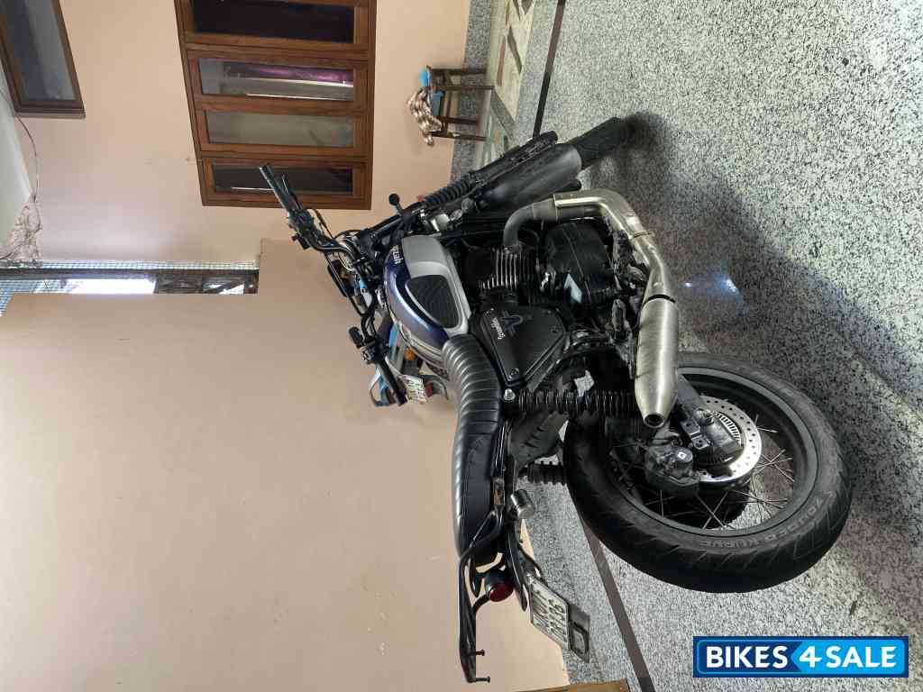 Yezdi Scrambler Dual Tone