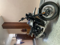 Yezdi Scrambler Dual Tone