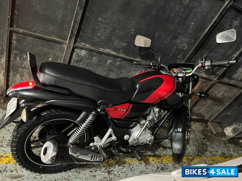 Bajaj V15