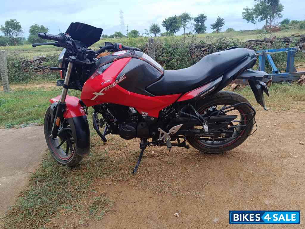 Red And Black Hero Xtreme 160R