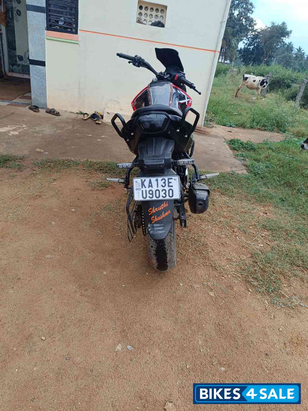 Red And Black Hero Xtreme 160R