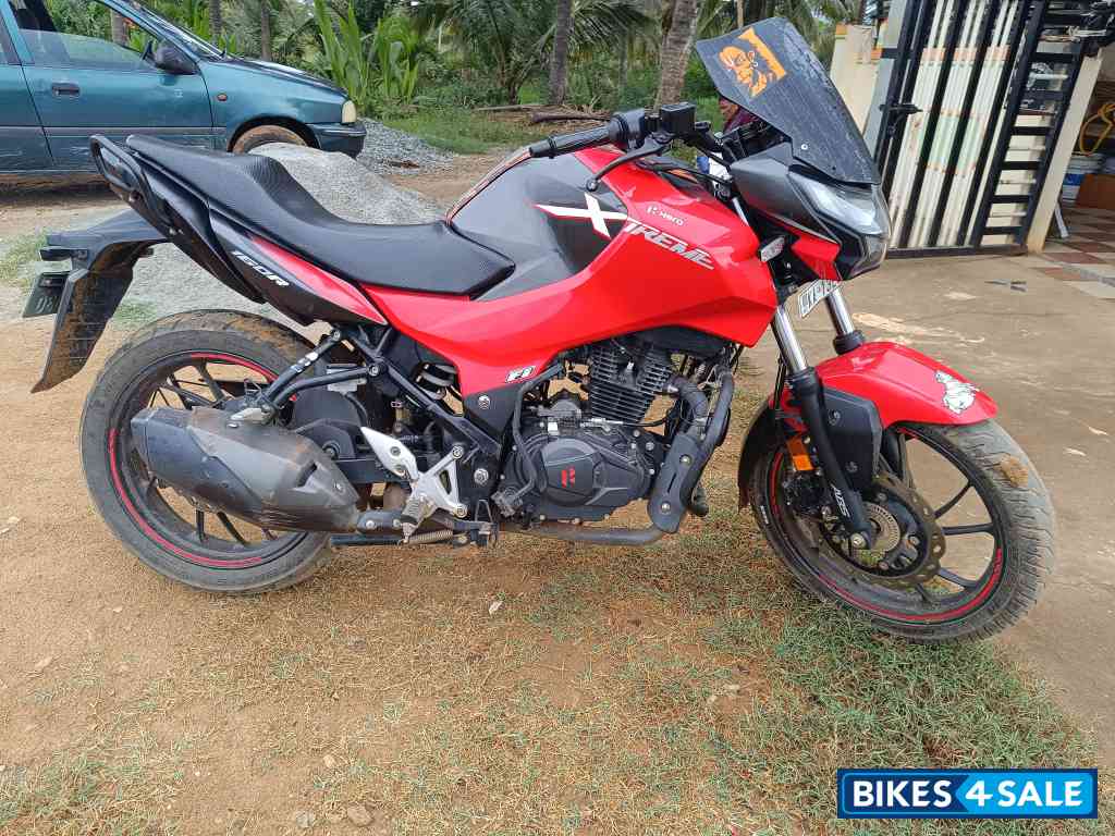 Red And Black Hero Xtreme 160R