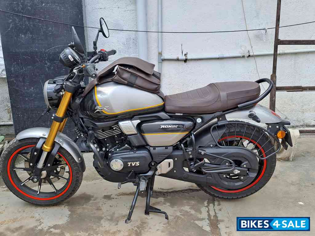 Gray TVS Ronin TD
