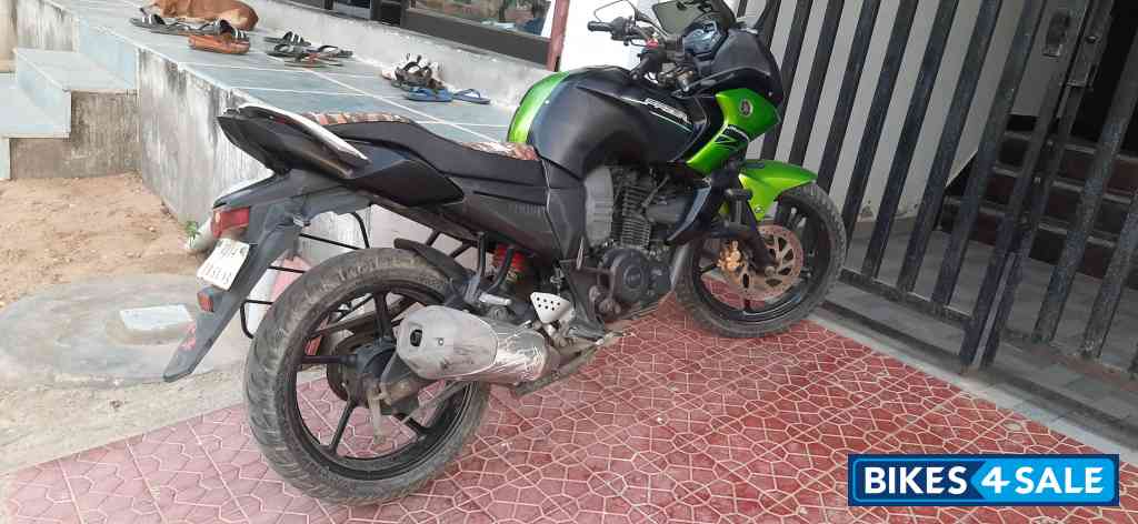 Black And Green Yamaha Fazer