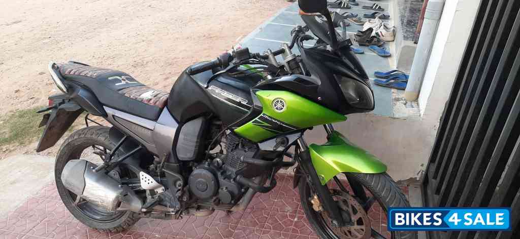 Black And Green Yamaha Fazer