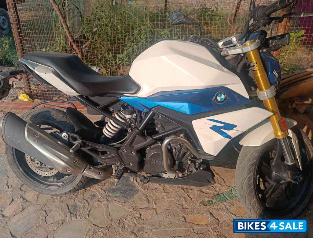 White BMW G 310 R BS6