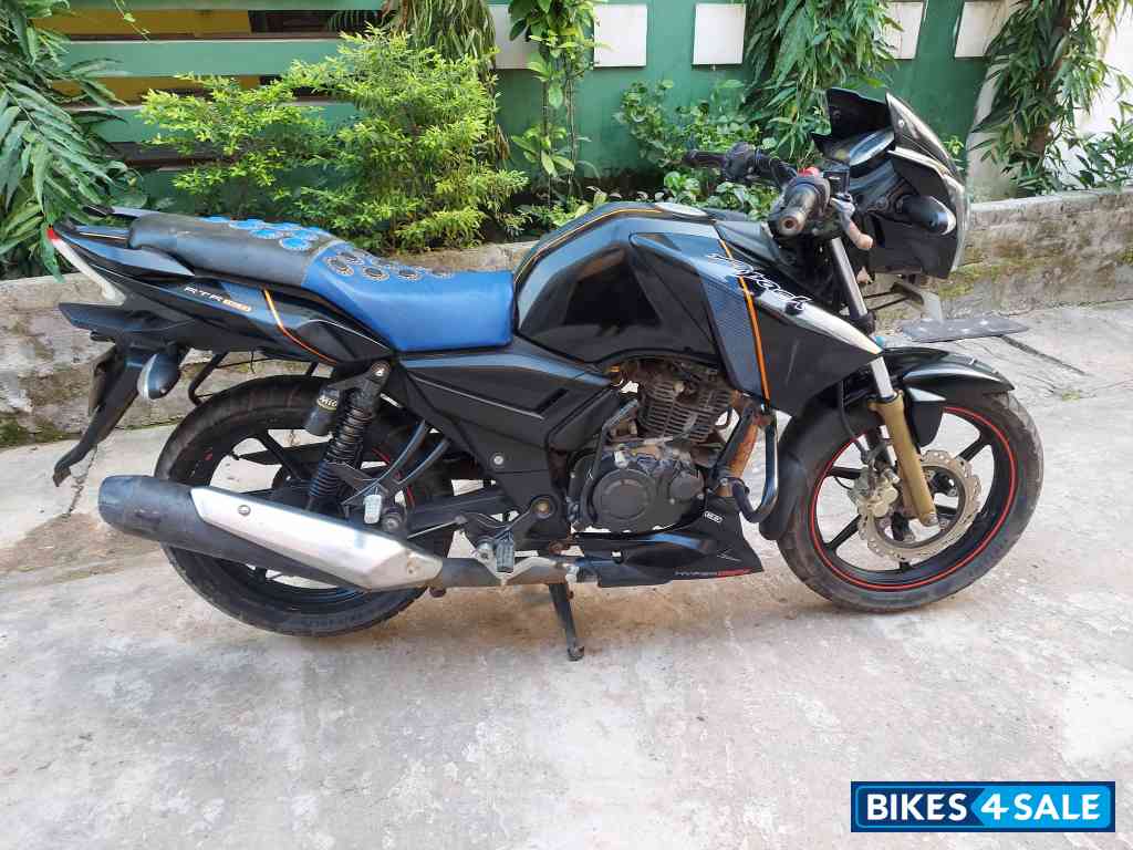 Black TVS Apache RTR 160 BS VI