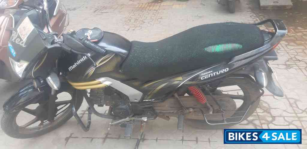 Black Mahindra Centuro XT