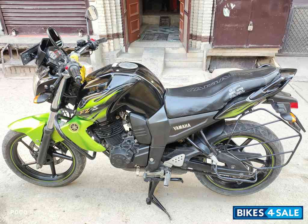Black Green Yamaha FZ-S