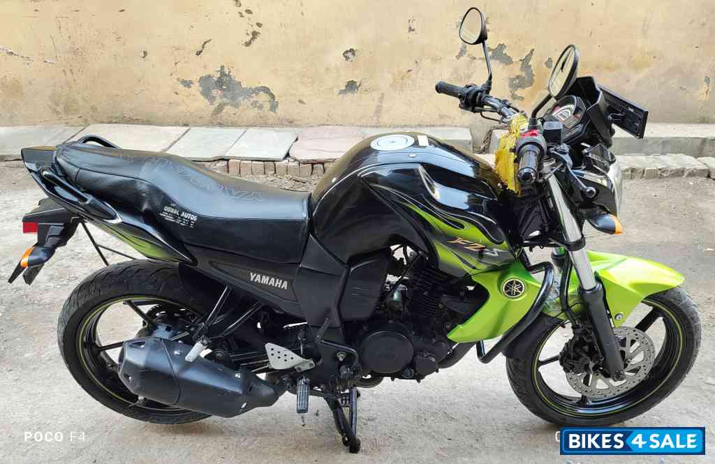 Black Green Yamaha FZ-S