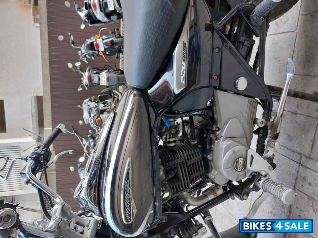 Bajaj Avenger Street 220 BS6