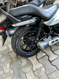 Bajaj Avenger Street 220