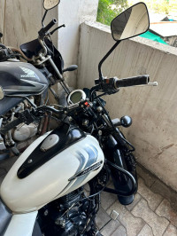 Bajaj Avenger Street 220