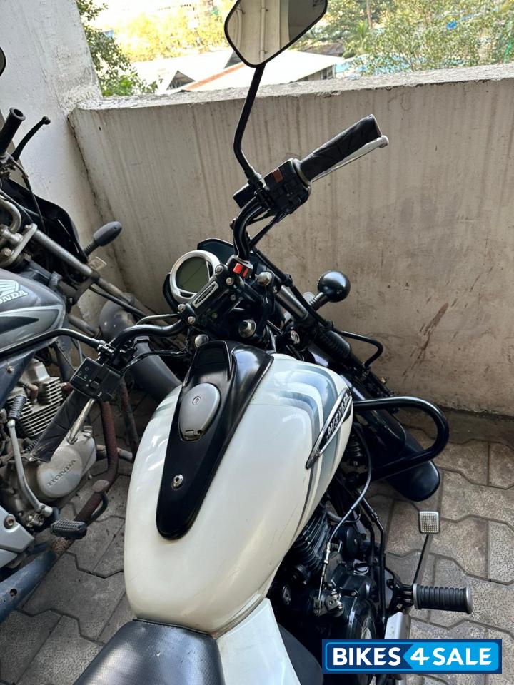 Bajaj Avenger Street 220