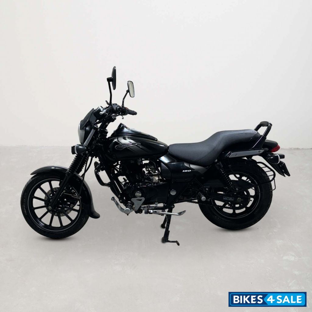 Bajaj Avenger Street 180