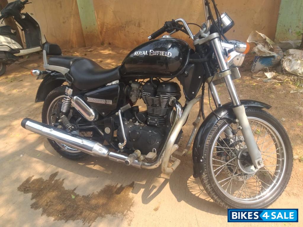 Black Royal Enfield Thunderbird 350