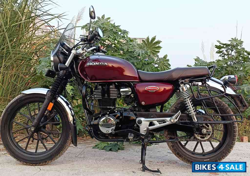 Red Honda 2023 CB350 Hness DLX Pro Chrome