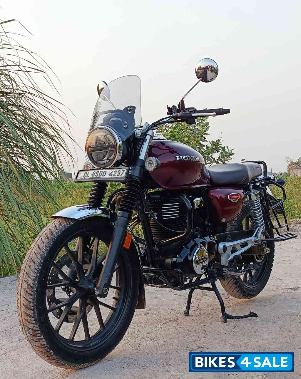 Red Honda 2023 CB350 Hness DLX Pro Chrome