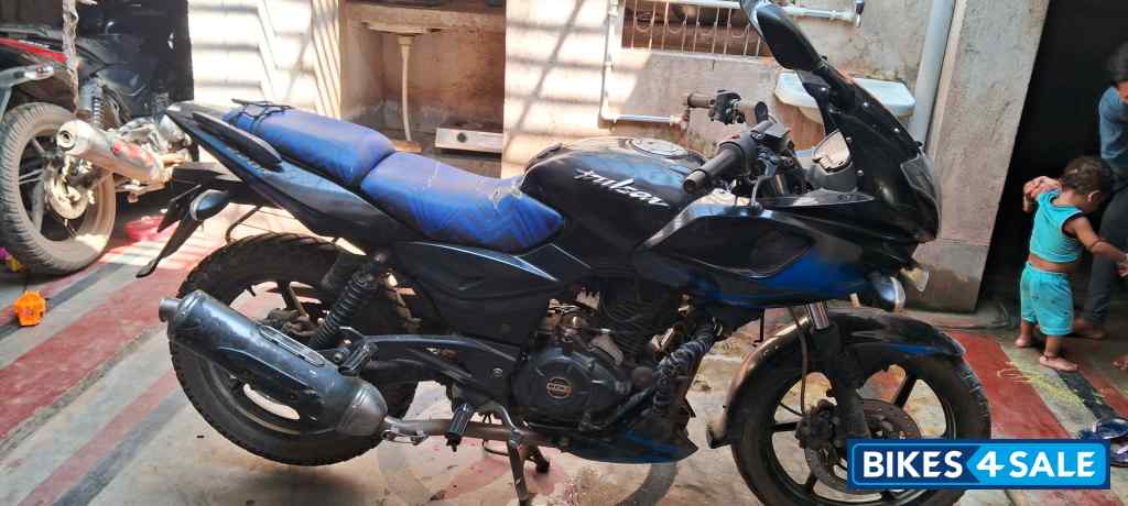Bajaj Pulsar 220F