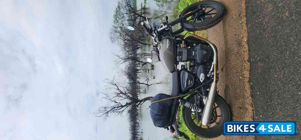 Matt Iron Stone Triumph Street Twin