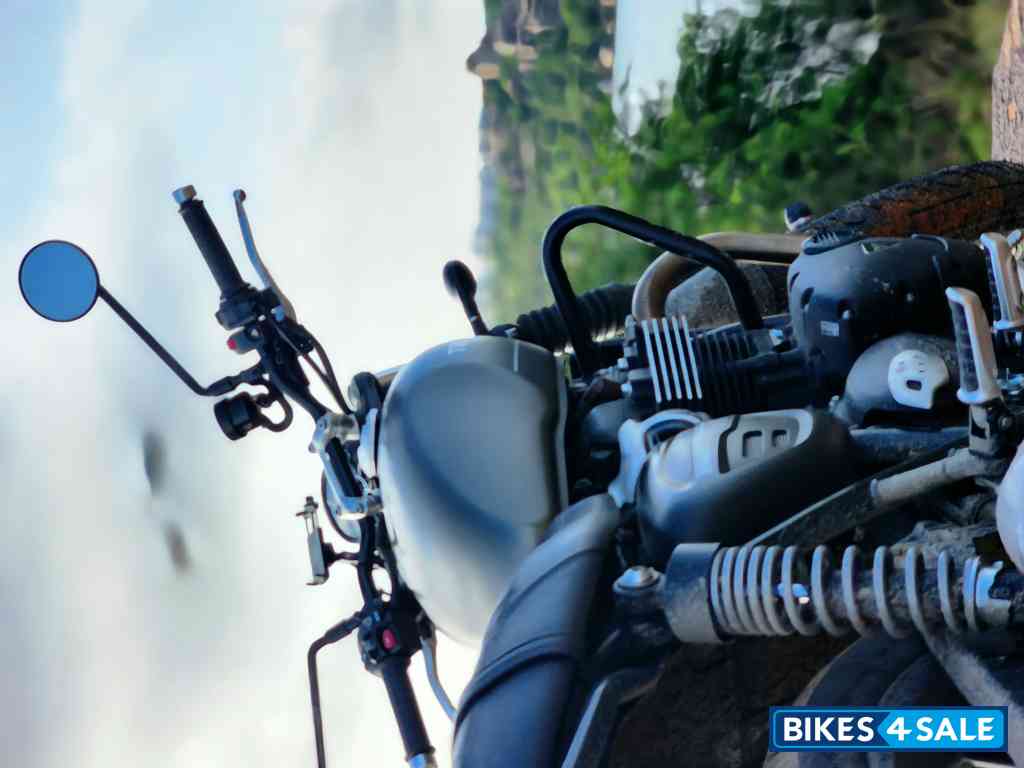 Matt Iron Stone Triumph Street Twin