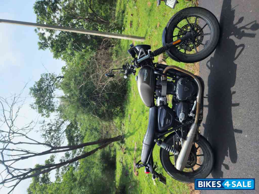 Matt Iron Stone Triumph Street Twin