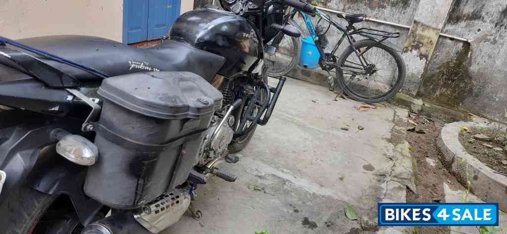 Black Bajaj Pulsar 150