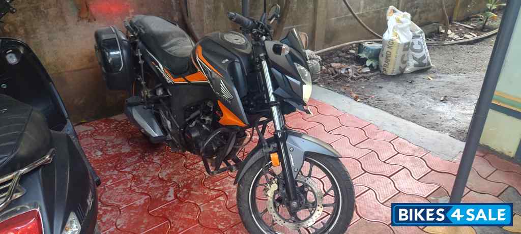 Honda CB Hornet 160R ABS