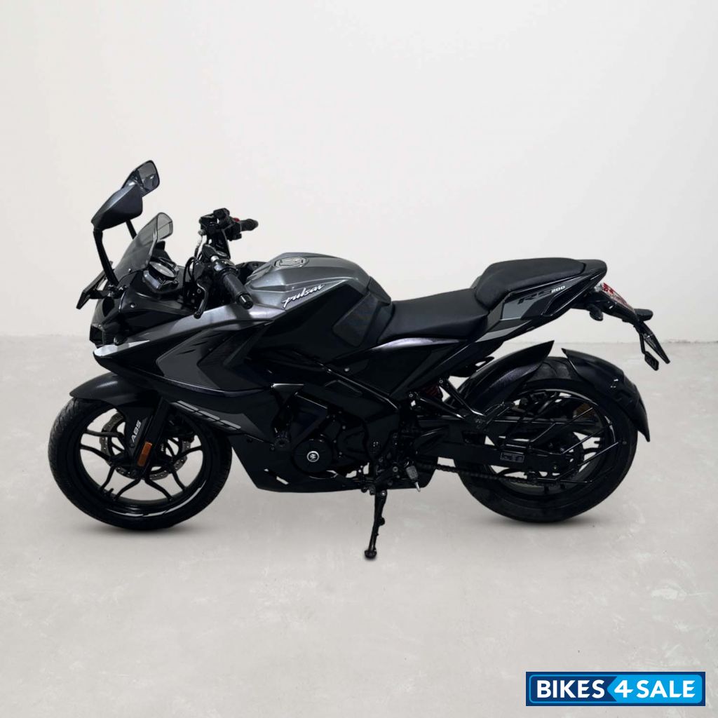Bajaj Pulsar RS 200