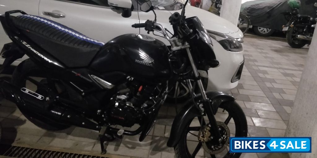 Black Honda CB Unicorn