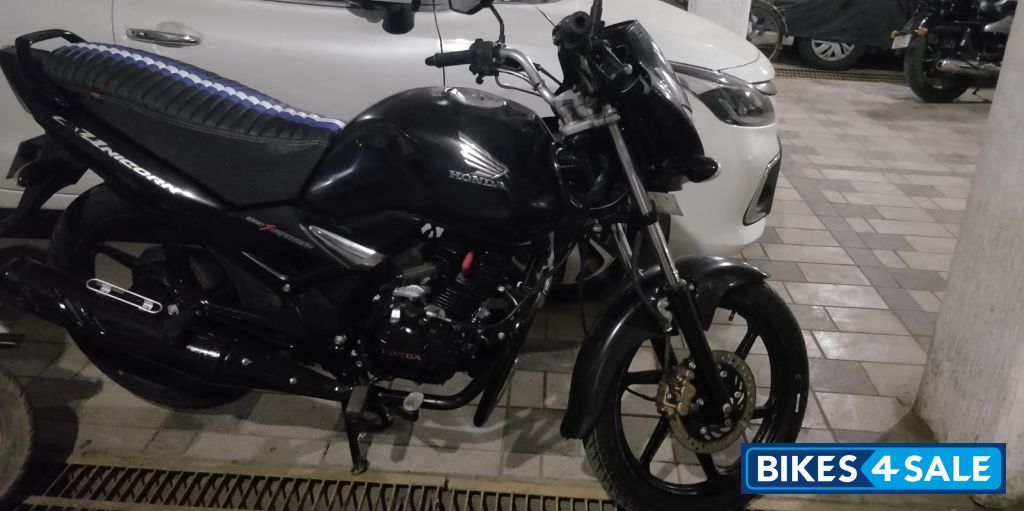 Black Honda CB Unicorn