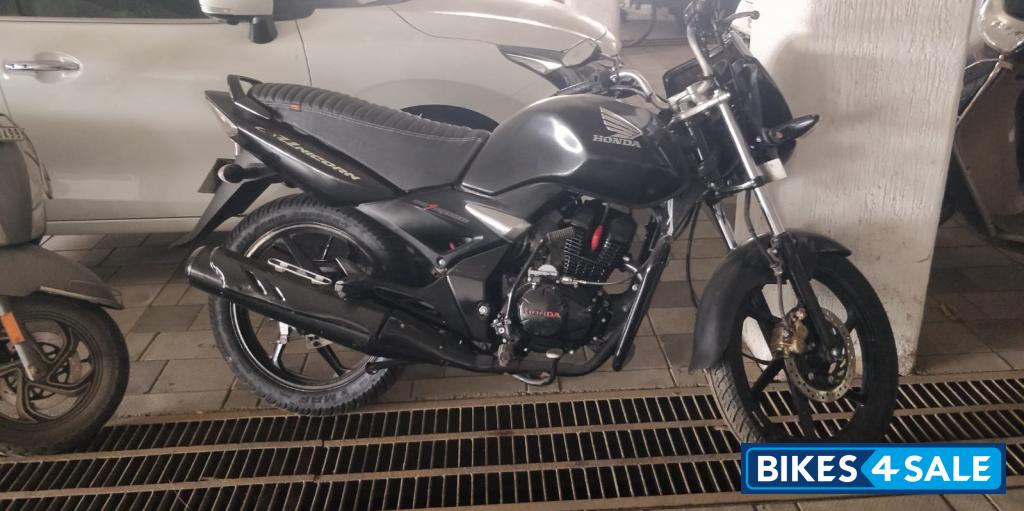 Black Honda CB Unicorn