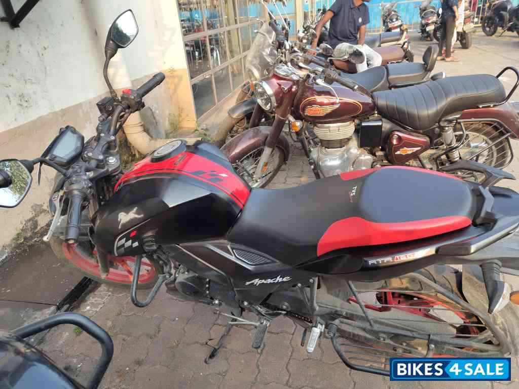 Matte Black & Red TVS Apache RTR 160 4V Special Edition