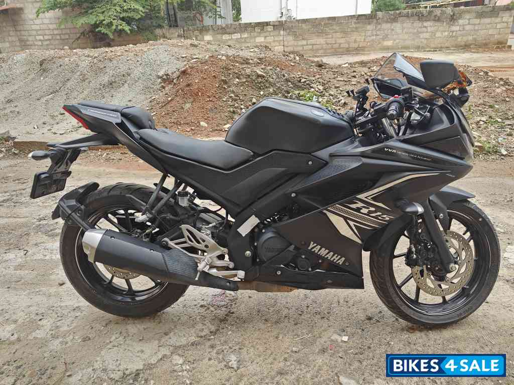 Black Yamaha YZF R15 V3