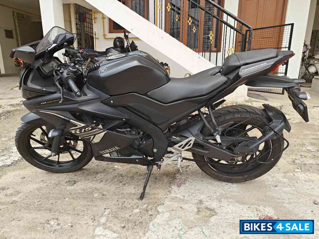 Black Yamaha YZF R15 V3
