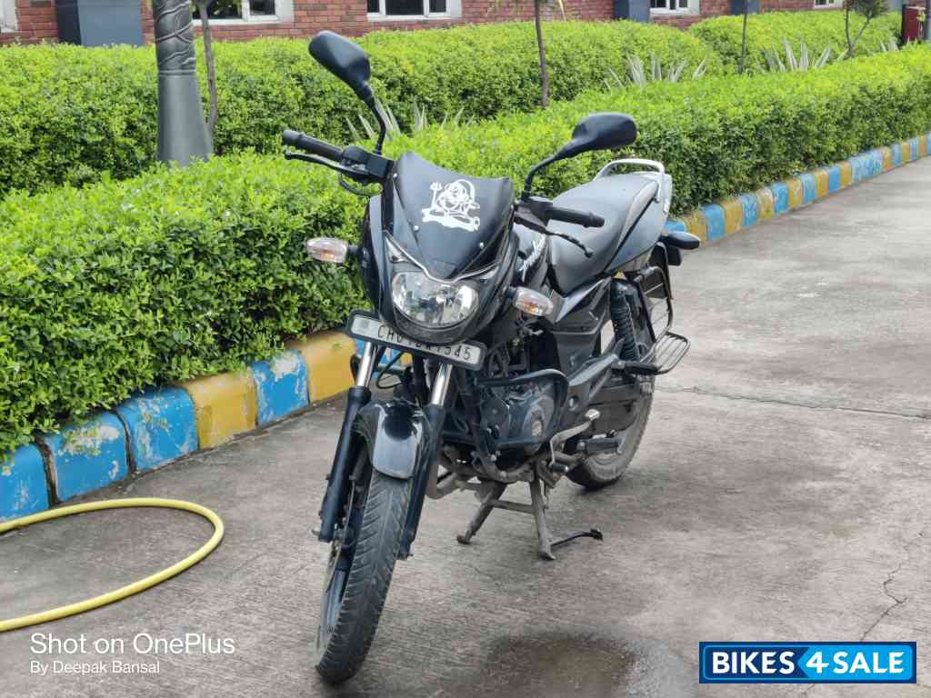 Black Bajaj Pulsar 150 Neon