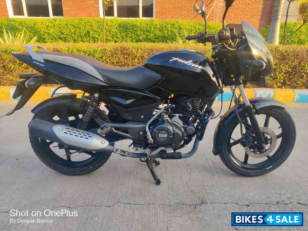 Black Bajaj Pulsar 150 Neon
