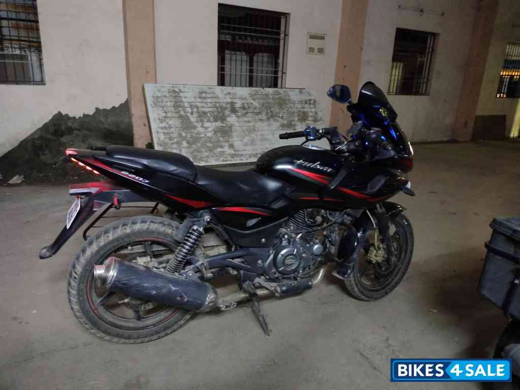 Black And Red Bajaj Pulsar 220F
