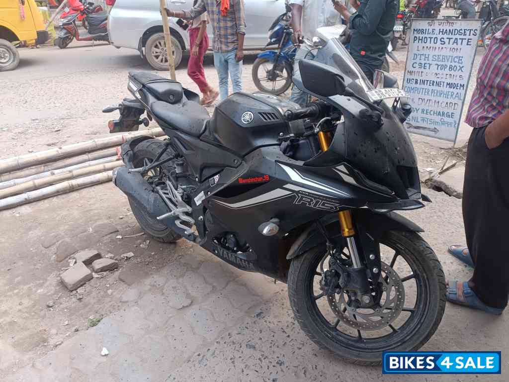Yamaha R15 V4