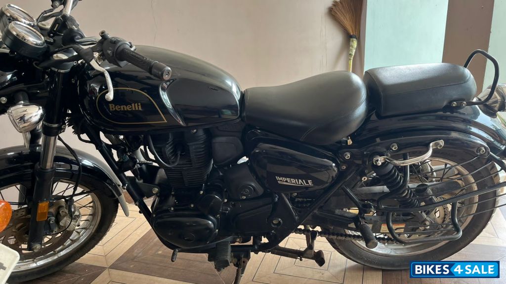 Black Benelli Imperiale 400